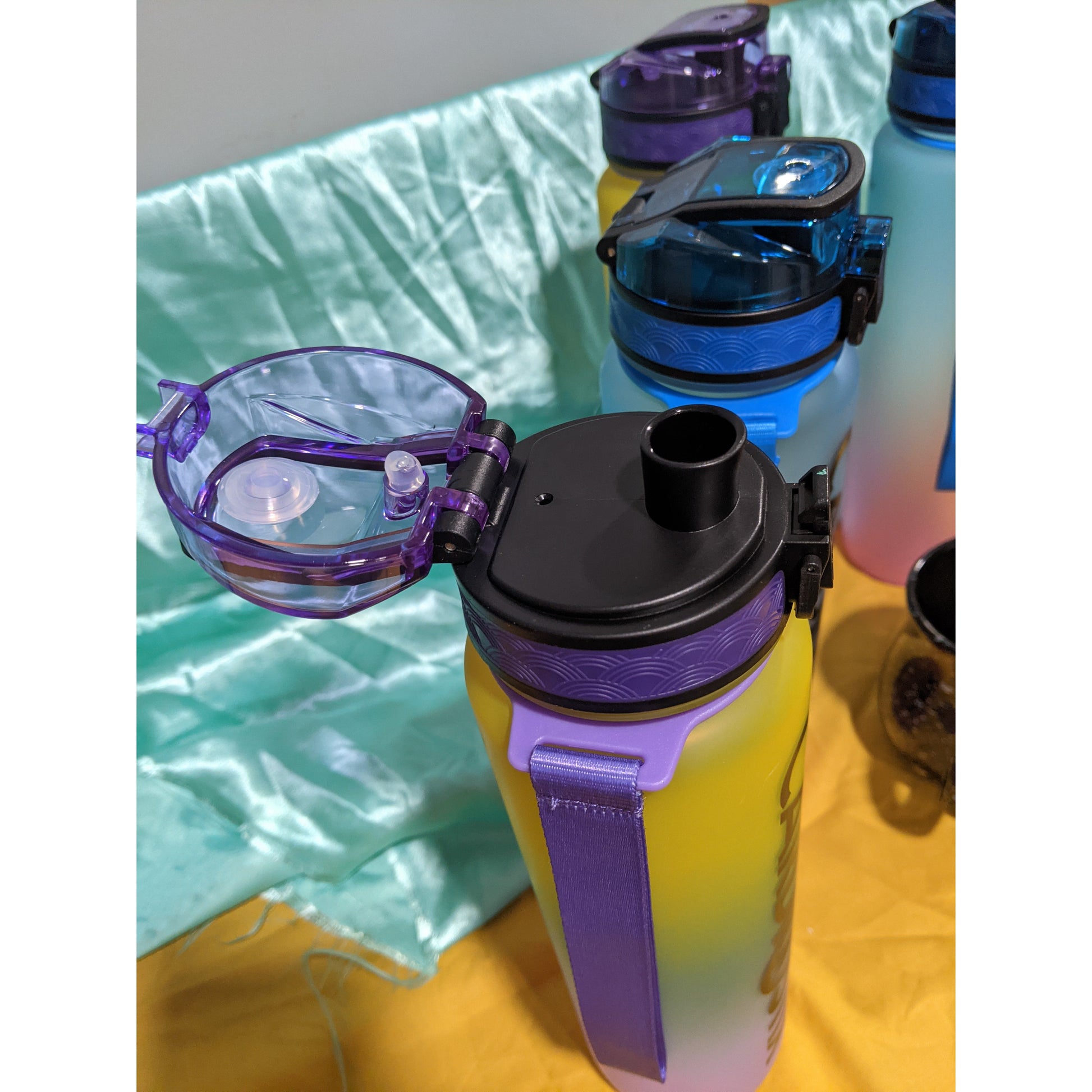 Tie-dye water bottle lid color option 5