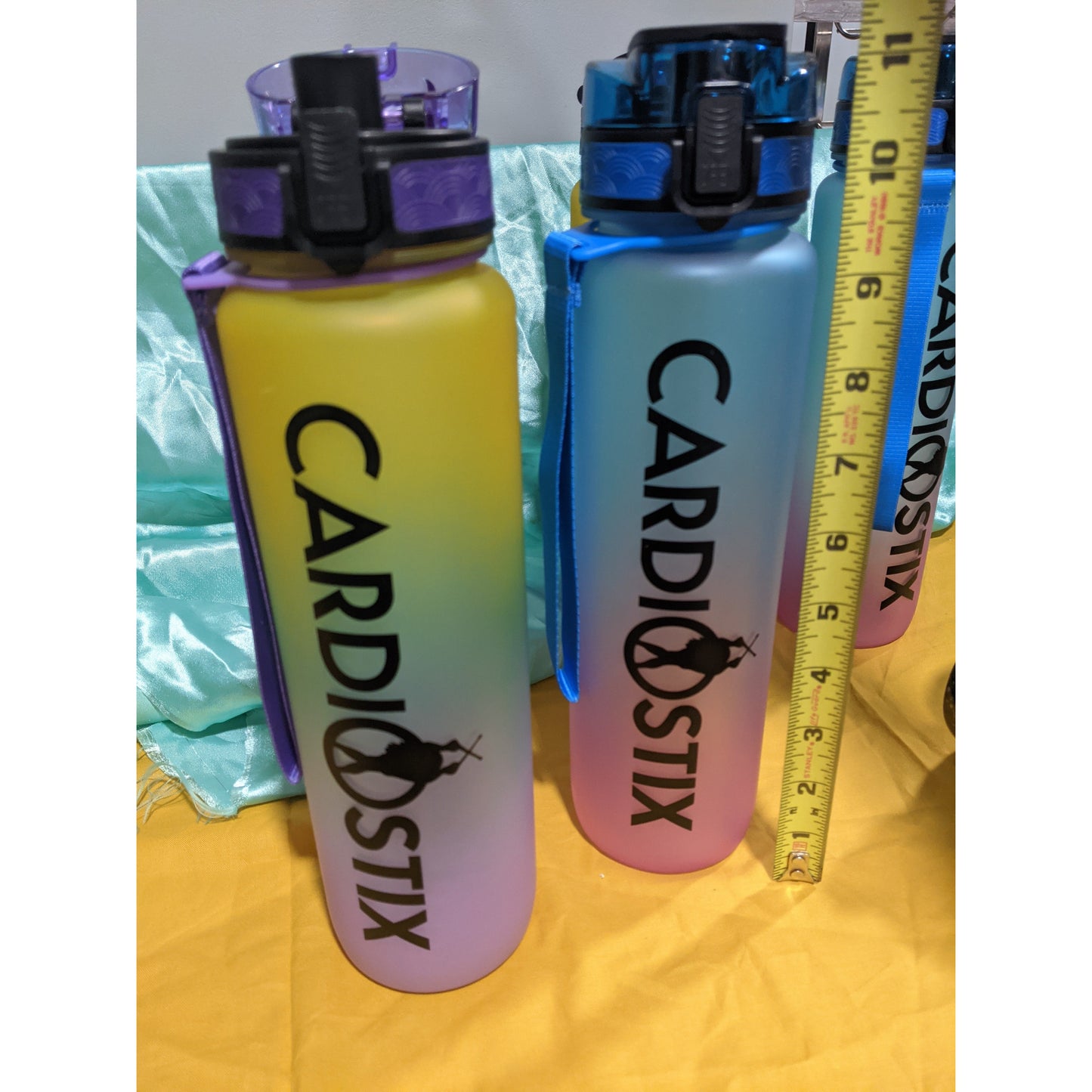 Tie-dye water bottle lid color option 4